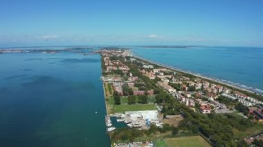 Venedik, İtalya 'daki Lido de Venezia adasının havadan görünüşü.
