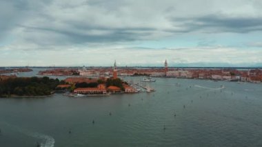 Venedik Gölünün ortasındaki San Giorgio Maggiore adasının panorama fotoğrafı
