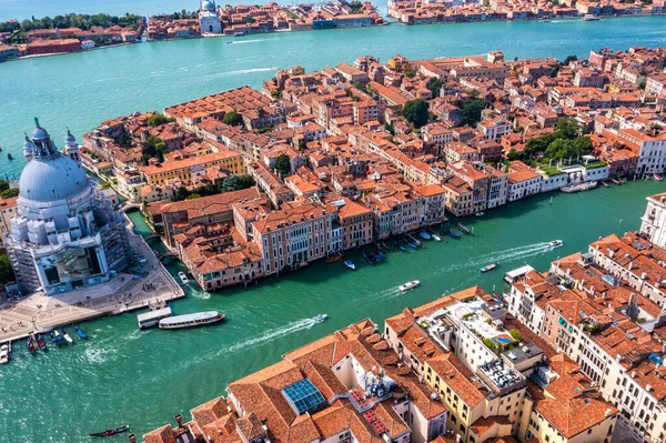 Vista aérea de la iglesia de Santa Maria della Salute en Venecia — Foto de Stock