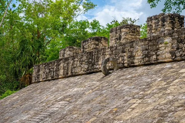 The carved stone ring set high in the wall of the Great Ball Court ruins — Stock Photo, Image