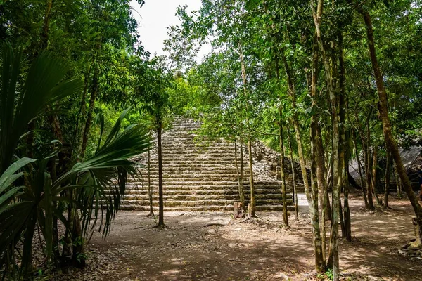 Nohoch Mul Pyramid at the ancient ruins of the Mayan city Coba — Stock Photo, Image