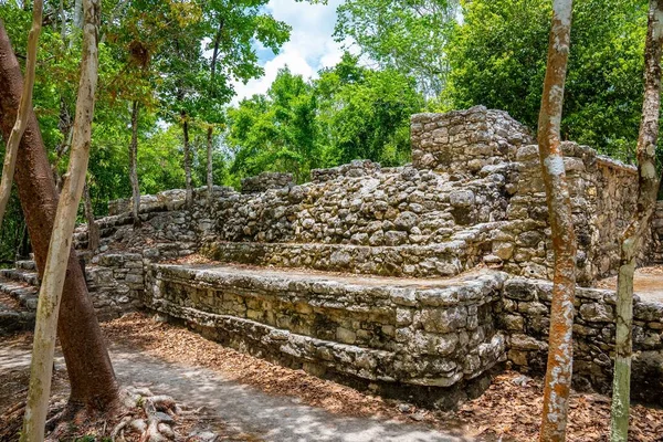 Nohoch Mul Pyramid at the ancient ruins of the Mayan city Coba — Stock Photo, Image