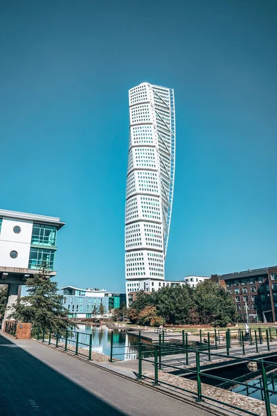 Zachodni port z drapaczem chmur Turning Torso w Malmö, Szwecja. — Zdjęcie stockowe