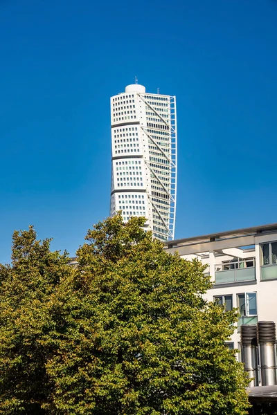 Das Westhafenareal mit dem Turning Torso Wolkenkratzer in Malmö, Schweden. — Stockfoto