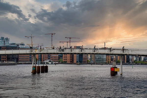 Vackra kanaler i Köpenhamn, Danmarks huvudstad vid solnedgången. — Stockfoto