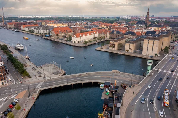 Vackra kanaler i Köpenhamn, Danmarks huvudstad. — Stockfoto