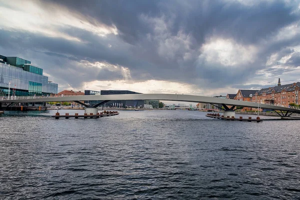Vackra kanaler i Köpenhamn, Danmarks huvudstad. — Stockfoto