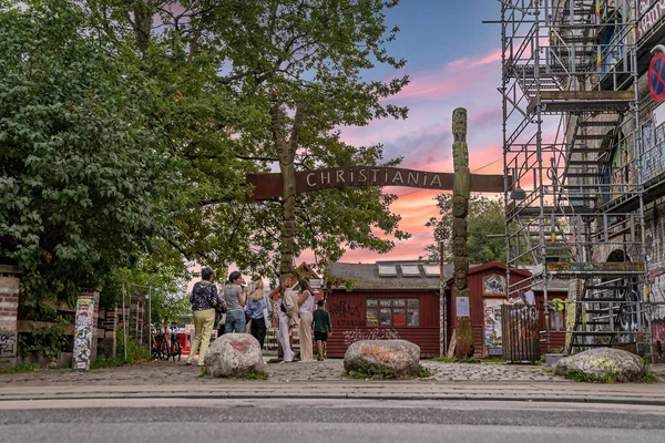 Sinal localizado acima da entrada para Christiania — Fotografia de Stock