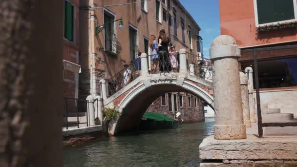 Narrow canal with bridges in Venice, Italy. Architecture and landmark of Venice. — Stock Video