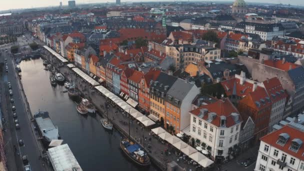 Famous Nyhavn pier with colorful buildings and boats in Copenhagen, Denmark. — Stock Video