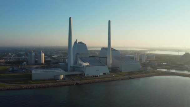 Krásný letecký výhled na zelenou elektrárnu ECO ESG. — Stock video