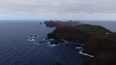 Ponta de Sao Lourenco ya da Saint Lawrence Yarımadası, Madeira haritasının en doğu noktasıdır. Doğanın bir mucizesi. İnanılmaz renkli kayalar. Madeira, Portekiz.