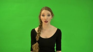 Panik içinde korkmuş genç kadın.