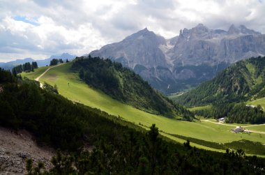 Cima AI monti Nuvole