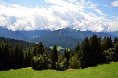 Cielo e nuvole fra ben monti