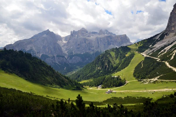 Sentieri fra le nuvol — Stock Photo, Image