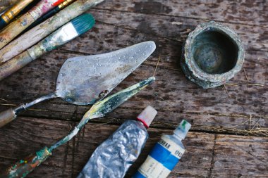 Palet Bıçağı sanatçılara, sonbahar