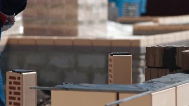 Kâgir duvarlar evin