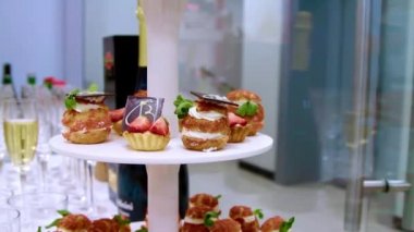 Tatlı kek çilek ile