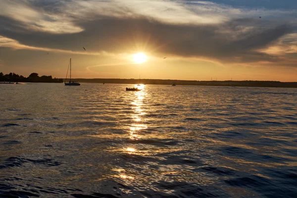 Prachtige zonsondergang op de ba — Stockfoto