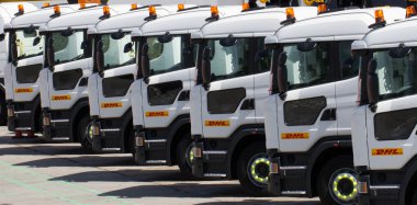 DHL dağıtım kamyonları