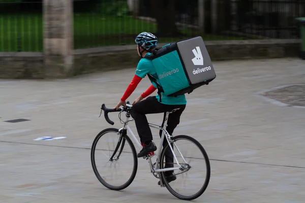 Deliveroo teslim bisikletçi Take Away gıda