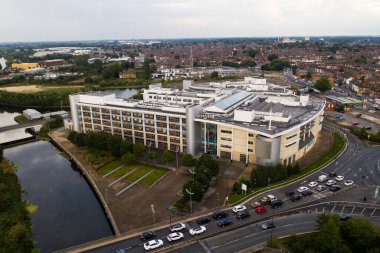 DONCASTER, İngiltere - 9 Eylül 2021. Doncaster Koleji Kampüsü ve Üniversite Merkez Binası 'nın hava görüntüsü