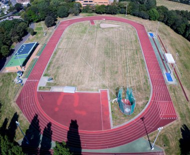 PETERBOROUGH, İngiltere - 6 Eylül 2021. Peterborough Atletizm Arenası ve Spor Kulübü 'nün havadan görünüşü