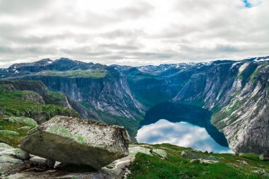 Dağın tepesinden görüntülemek