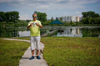 bir dron bir uçuş için hazırlar