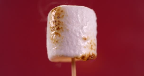 Roasting marshmallow close up rotation. Filmed in slow motion with RED camera. — Stock Video