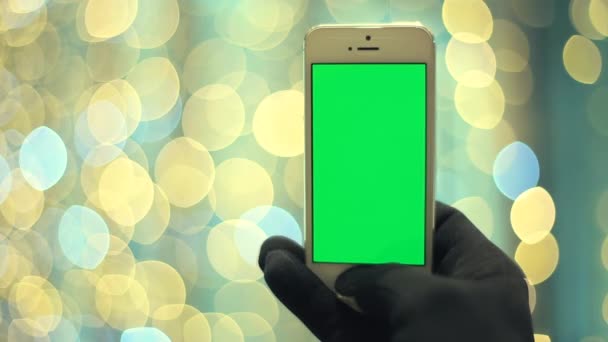 Зеленый экран телефона в руке — стоковое видео