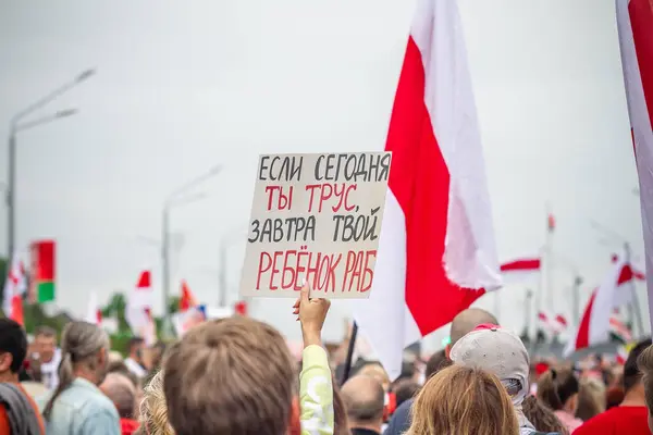 Söndagsprotestmarsch För Fria Vitryssar Minsk Bedrägliga Val Lukasjenkoregimen Och Polisvåld — Stockfoto