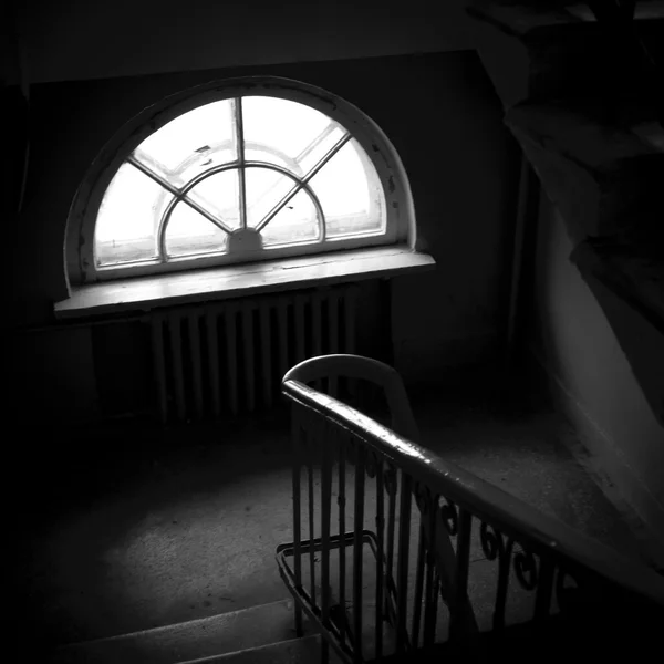 Staircase in one of the old houses in the center of Minsk. Belarus — Stock Photo, Image