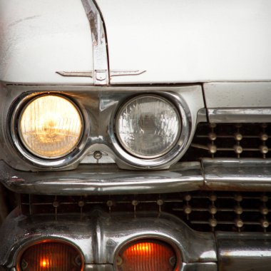 Eski bir araba tasarımının bir parçası.