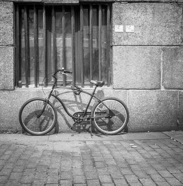 Parkerade cykeln i St. Petersburg Stockbild