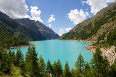 Aosta Vadisi Bionaz gölü etrafında bizimkiler yaşar