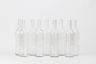 Grup boş cam şişe