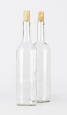 Cork iki boş cam şişe