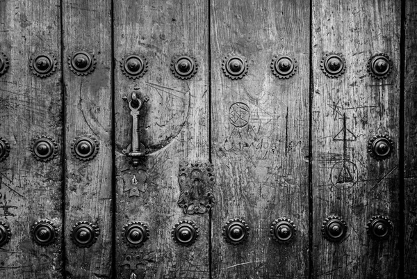 Old locked door with ancient iron handle door — Stock Photo, Image