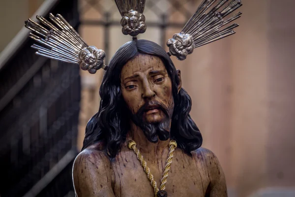 Svatý týden v Cádiz, Španělsko. Ježíš je vázána na sloupec a biče a svaté Marie slzy, The sloupec. Closeup — Stock fotografie