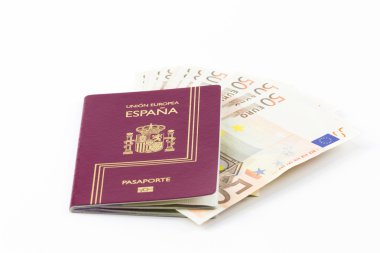 Avrupa Birliği para birimi banknotlar ile İspanyol pasaportu.