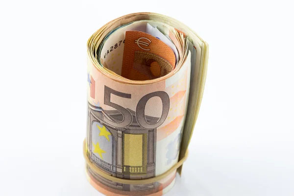 50 Euro enrolados em fundo branco — Fotografia de Stock