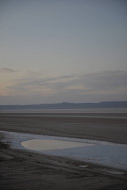 Chott El Jerid Tunus 'un kuru tuz düzlüklerinde gün batımı