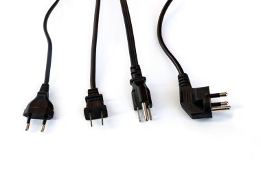 Beyaz arkaplanda siyah elektrik prizi