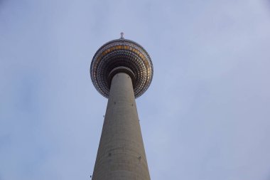 Berlin, Almanya 'daki Alexanderplatz' da bulunan TV kulesi.