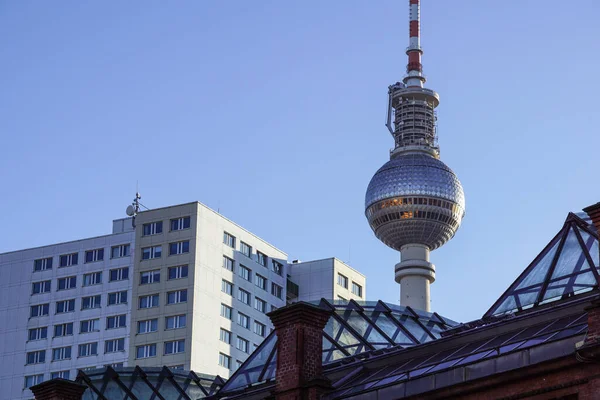 Berlin TV Tower az Alexanderplatz-on Németország panoráma — Stock Fotó