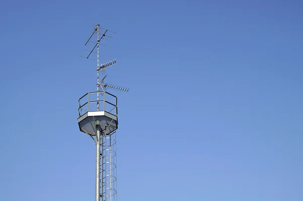 Palo dell 'antenna con cielo — стоковое фото