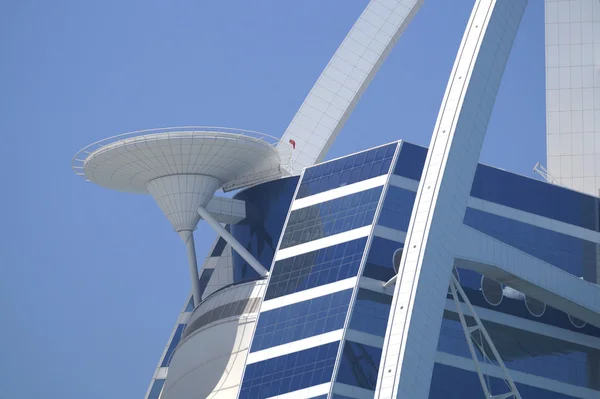 DUBAI, EMIRATOS ÁRABES UNIDOS - 16 DE JUNIO DE 2015: Detalle del Burj Al Arab, uno de los monumentos más famosos de los Emiratos Árabes Unidos. Imagen tomada en junio de 2015 . — Foto de Stock