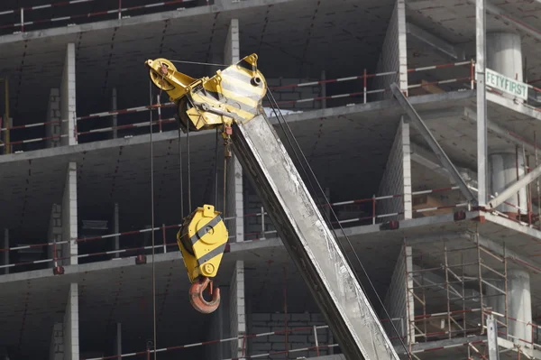 Arm of crane within a construction site — Φωτογραφία Αρχείου